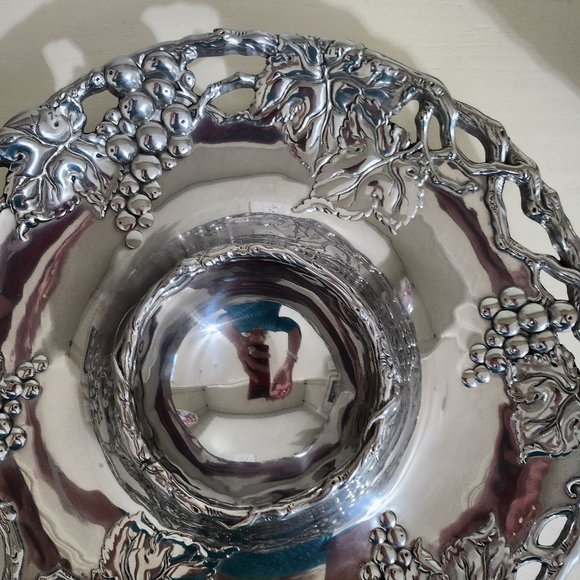 Stunning Silver Arthur Court Grapes And Grape Leaves Chip And Dip Bowl - Picture 7 of 10